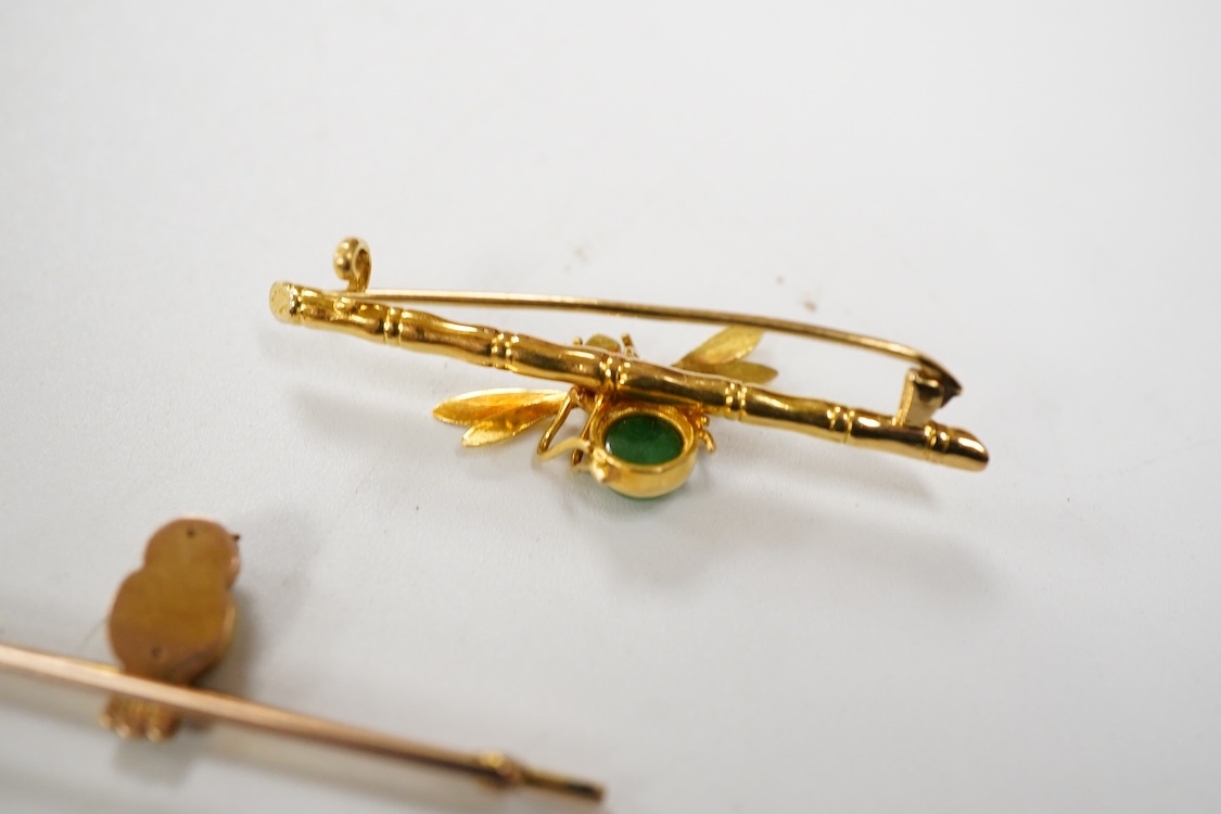 An Edwardian two colour 9ct owl bar brooch, with green cabochon eyes, 48mm, gross 2.5 grams, together with a yellow metal (stamped 20) and single stone cabochon jade set bug bar brooch, gross weight 3.7 grams.